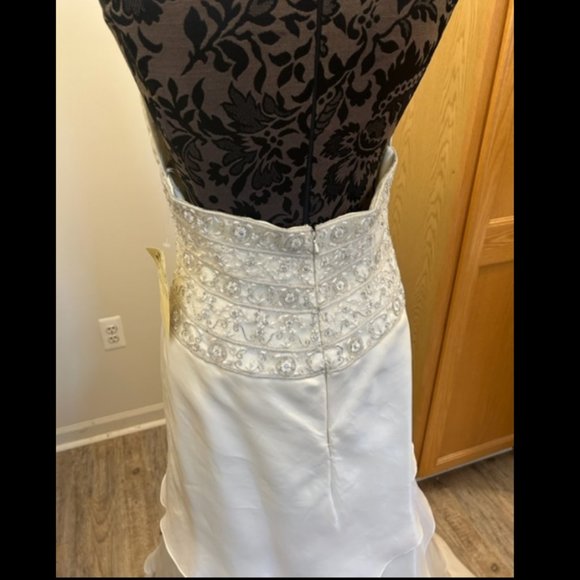 NWT Jim Hjelm cream silver lace and pearl detail trumpet halter dress size 12 - Picture 6 of 6